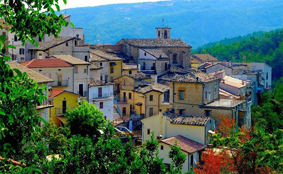 Abbateggio: Il Presepe Incantato della Majella - Un Viaggio nei Borghi Incantevoli dell'Abruzzo
