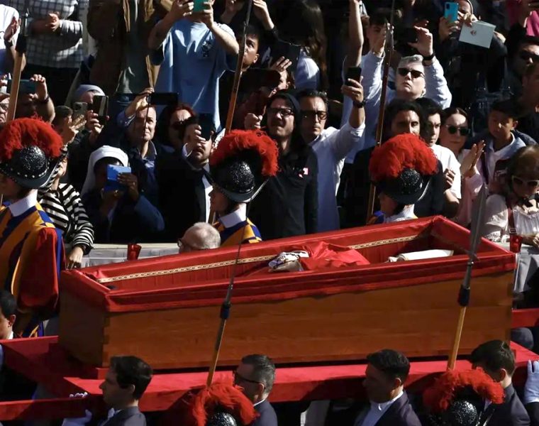 Il funerale della coerenza